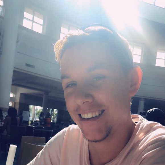 Meet your Posher, Alex - Picture 1 of 1